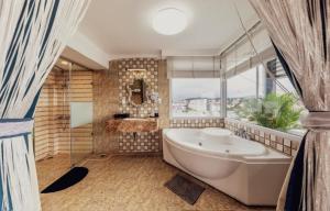 Koupelna v ubytování Empress Dalat - Sky View Hotel