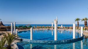Bazén v ubytování Starlight Resort Hotel nebo v jeho okolí