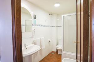 Un baño de Hotel Alda Avenida