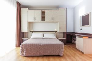 Ένα ή περισσότερα κρεβάτια σε δωμάτιο στο Hotel Levante +63 φωτογραφίες