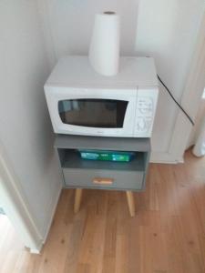 a microwave oven sitting on top of a table at Bildom in Saint-Dizier