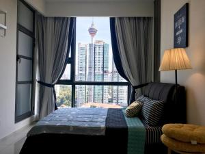 En eller flere senge i et værelse på The Robertson-Bukit Bintang by PILLOWTALKS + 285 billeder