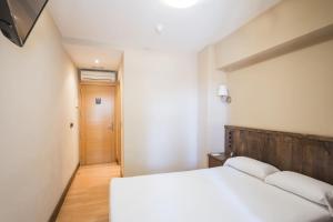 Cama o camas de una habitación en Hotel Alda Avenida