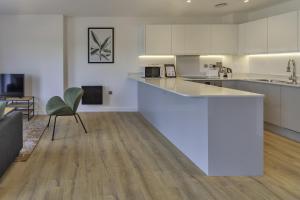 Η κουζίνα ή μικρή κουζίνα στο Fabulous 1 Bedroom Apartment in Ashford +5 φωτογραφίες