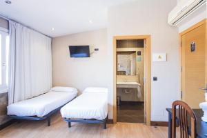 Cama o camas de una habitación en Hotel Alda Avenida