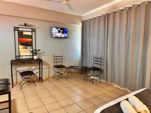TV a/nebo společenská místnost v ubytování N1 Hotel Bulawayo