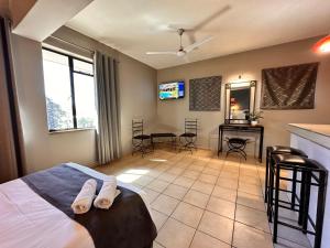 TV a/nebo společenská místnost v ubytování N1 Hotel Bulawayo