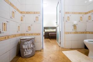 Koupelna v ubytování O'wErisa Homes