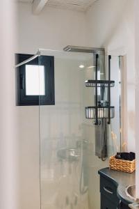 Vie rêvée luxury suites的厨房或小厨房