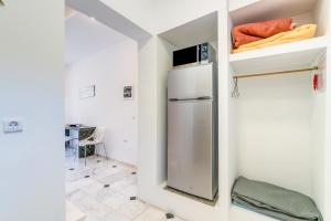 Cucina o angolo cottura di Doliva Studio Chris private pool