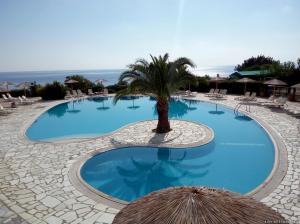 Bazén v ubytovaní Porto Skala Village Hotel alebo v jeho blízkosti