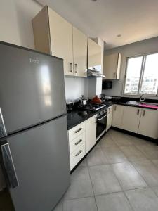Apartment with pool near Mohammadia downtown的厨房或小厨房