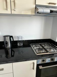 Apartment with pool near Mohammadia downtown的厨房或小厨房