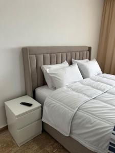 Apartment with pool near Mohammadia downtown客房内的一张或多张床位