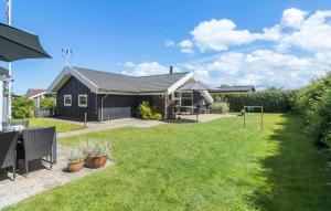 Κήπος έξω από το Awesome Home In Otterup With Wifi +8 φωτογραφίες