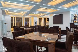TV a/nebo společenská místnost v ubytování Hadmof Hotel and Suites