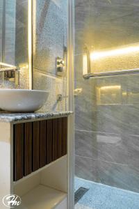 Koupelna v ubytování Hadmof Hotel and Suites