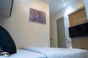 Postel nebo postele na pokoji v ubytování Hadmof Hotel and Suites