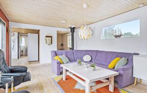 Χώρος καθιστικού στο 3 Bedroom Pet Friendly Home In Hadsund