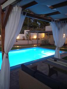 The swimming pool at or close to Villa Red Porto Cheli