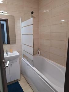 Ένα μπάνιο στο Peace House +25 φωτογραφίες