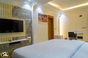 TV a/nebo společenská místnost v ubytování Hadmof Hotel and Suites