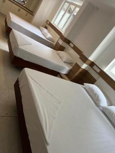 Welcome Hotels客房内的一张或多张床位