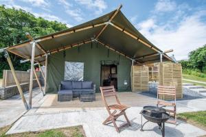 Gambar di galeri bagi Paviland - Safari Glamping Tent - Llangennith di Llangennith