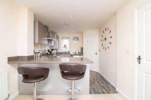 Η κουζίνα ή μικρή κουζίνα στο Quiet Two Bedroom House Driveway Parking & Garden +7 φωτογραφίες