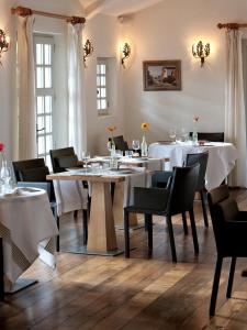 Restaurant ou autre lieu de restauration dans l'établissement Auberge Ostapé