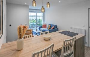 Χώρος καθιστικού στο Gorgeous Apartment In Gagny With Wifi