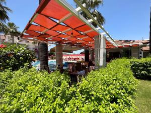 A garden outside Villa Dolunay Apart Hotel