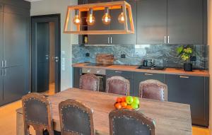 Η κουζίνα ή μικρή κουζίνα στο Cozy Apartment In Kristiansand S