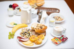 Jedlo v ubytovaní bed & breakfast alebo blízkom okolí