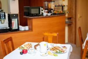 Jedlo v ubytovaní bed & breakfast alebo blízkom okolí