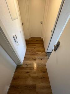 プフォルツハイムにあるMonteurwohnung Pforzheim - L8 Streetの廊下