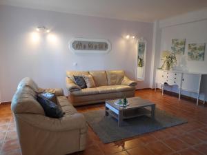 a living room with two couches and a coffee table at Aurora Sol in Luz