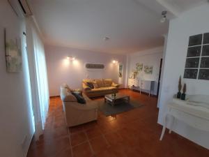 a living room with a couch and a table at Aurora Sol in Luz
