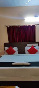 Ένα ή περισσότερα κρεβάτια σε δωμάτιο στο CHETAN INN HOTEL