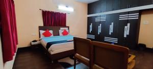Ένα ή περισσότερα κρεβάτια σε δωμάτιο στο CHETAN INN HOTEL
