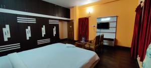 Ένα ή περισσότερα κρεβάτια σε δωμάτιο στο CHETAN INN HOTEL