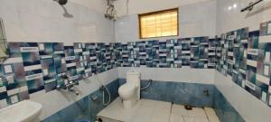 Ένα μπάνιο στο CHETAN INN HOTEL