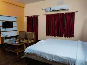 Ένα ή περισσότερα κρεβάτια σε δωμάτιο στο CHETAN INN HOTEL