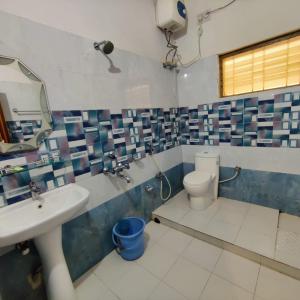 Ένα μπάνιο στο CHETAN INN HOTEL