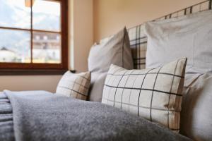 Postel nebo postele na pokoji v ubytování Premium B&B Chalet Evi