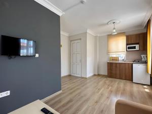 A kitchen or kitchenette at Villa Dolunay Apart Hotel