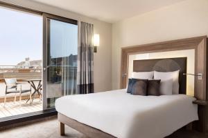Cama ou camas em um quarto em Novotel Genève Centre