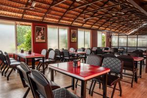 Restaurace v ubytování Poojaris Nirantara - Mysuru