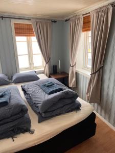 Postel nebo postele na pokoji v ubytování Charming Historic Home Your Ideal Tromsø Getaway