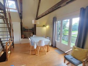 O zonă de relaxare la Chalet pour 7 pers. à Saint-Michel-de-Chaillol, Balcon Sud, Jardin, Mezzanine, Animaux admis - FR-1-393-148